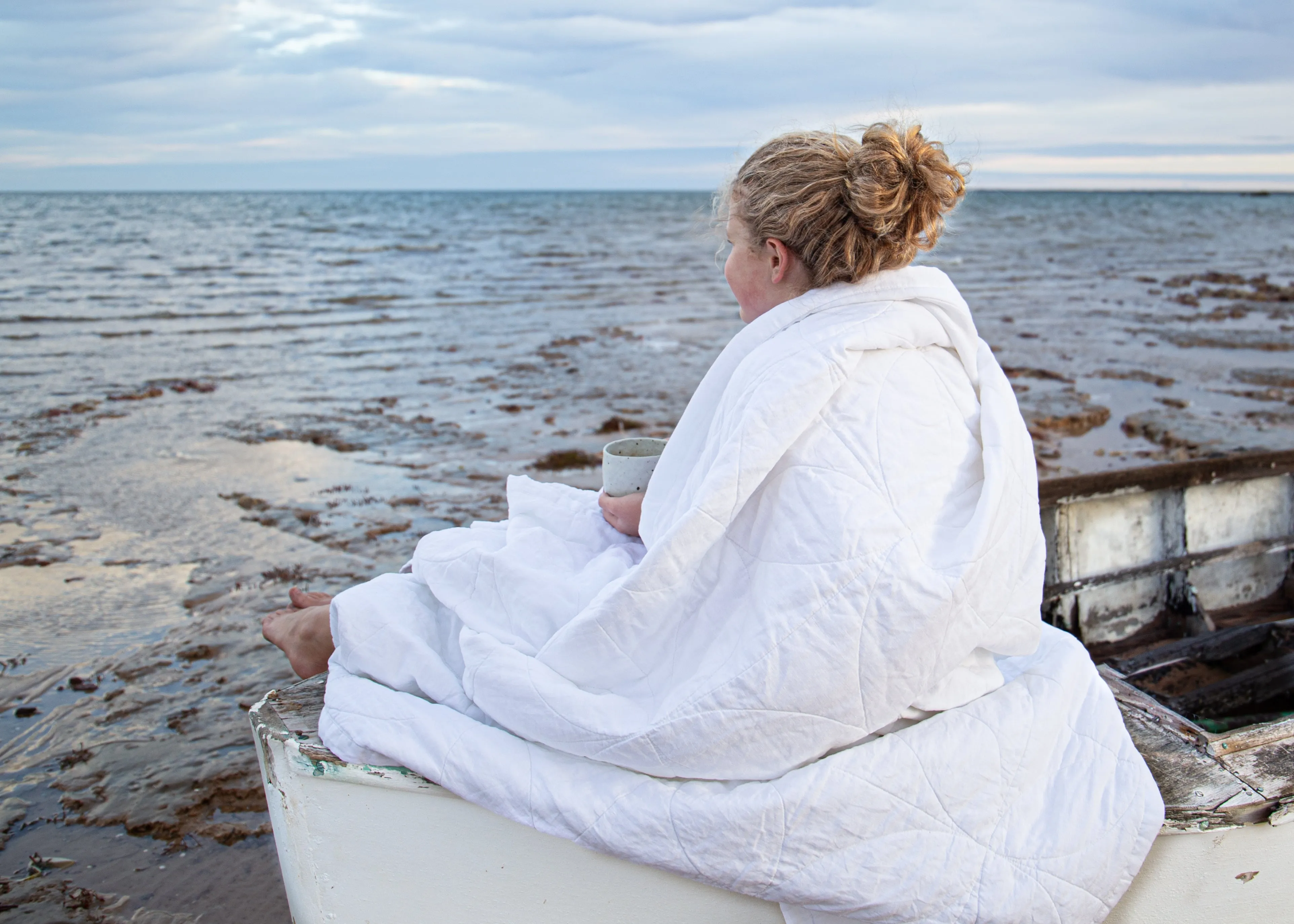 CIRCLE STITCHED FLAX LINEN BLANKET - WINTER WHITE