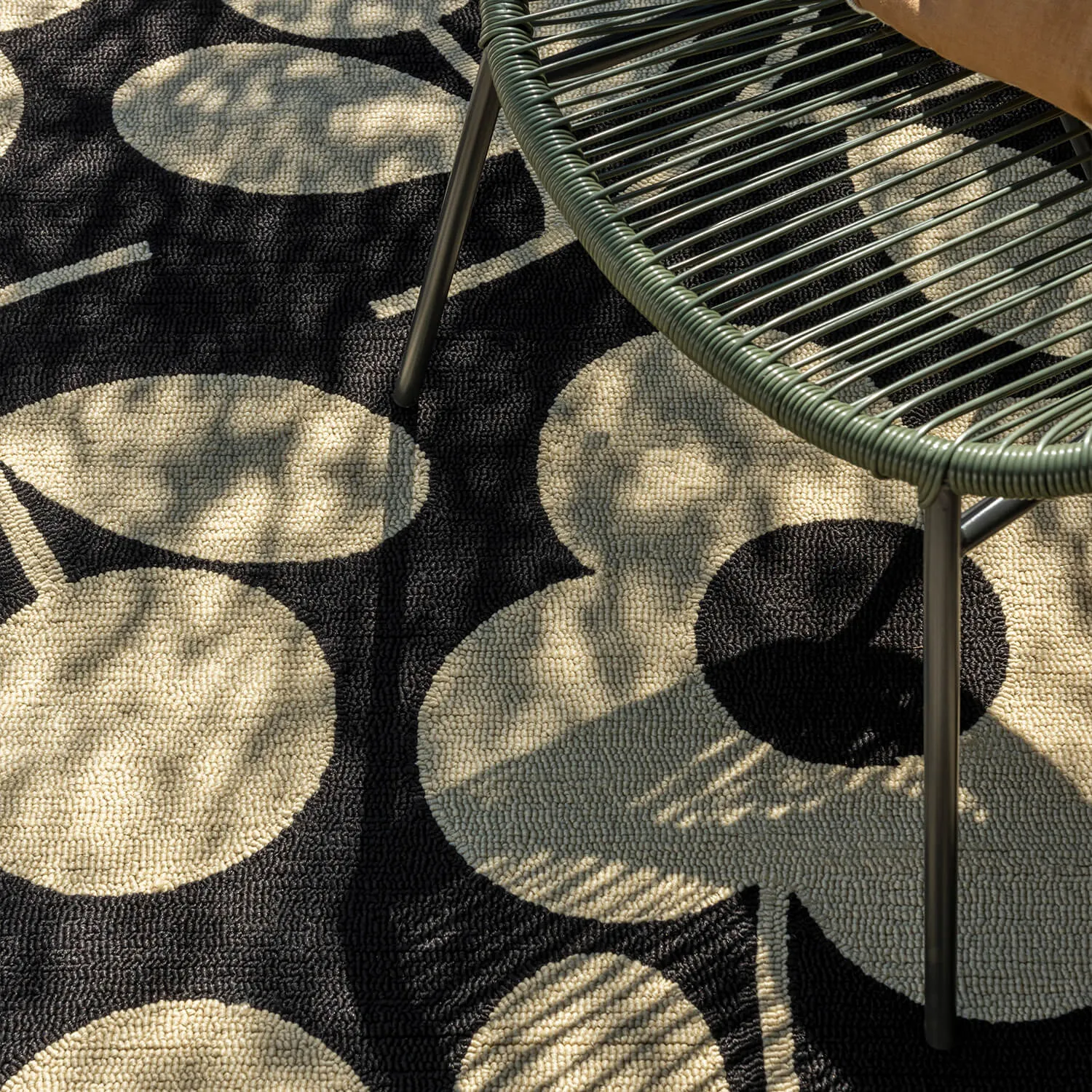 Monochrome Stem Sprig Outdoor Rug