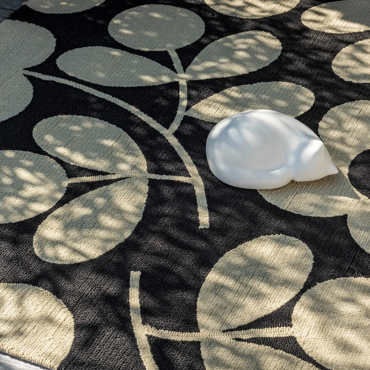 Monochrome Stem Sprig Outdoor Rug