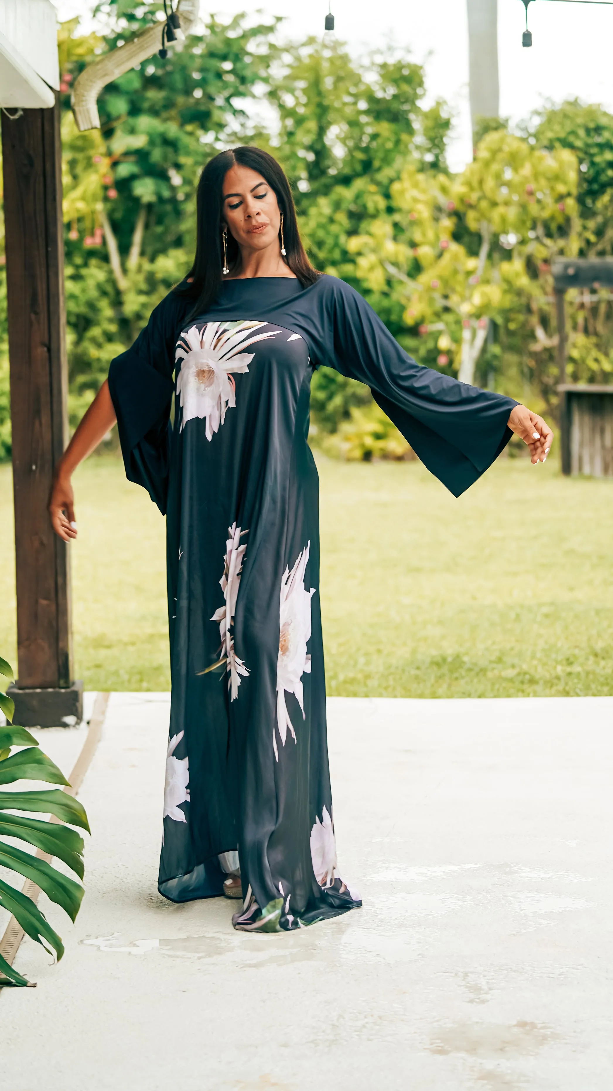 "Summer Blooms" Amelia Maxi Dress, Dama de la Noche