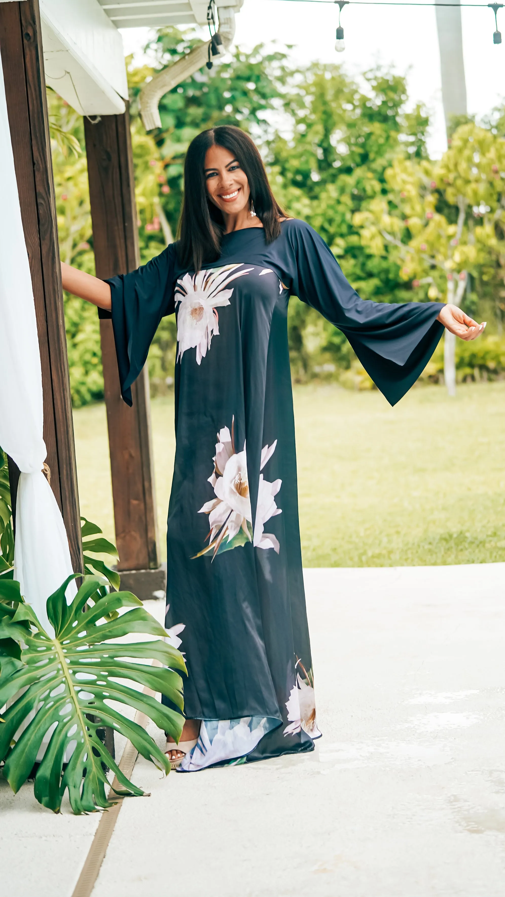 "Summer Blooms" Amelia Maxi Dress, Dama de la Noche