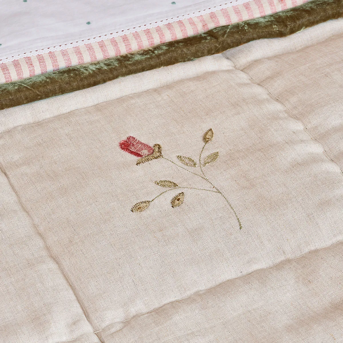 Rose &amp; Foxglove Rustic Linen Quilt - King Size